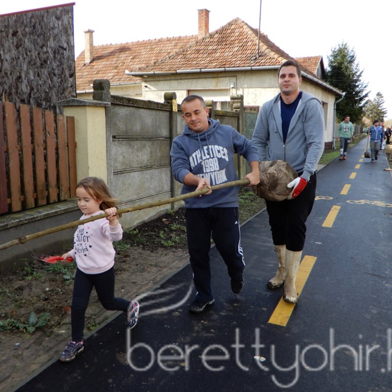 Közösségi faültetés Berettyóújfaluban 59